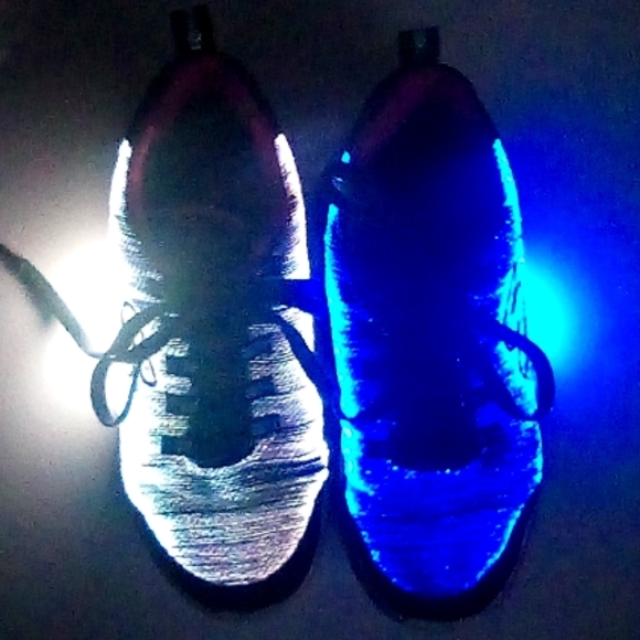 LUMINATORS SNEAKERS BY SKETCHERS- Big Girls size 3.5y - Picture 3 of 12